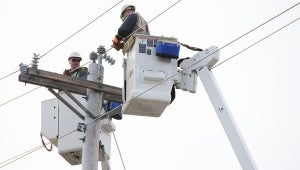 Alliant Energy workers respond to a power outage on Fountain Street Monday morning. -- Sarah Stultz/Albert Lea Tribune
