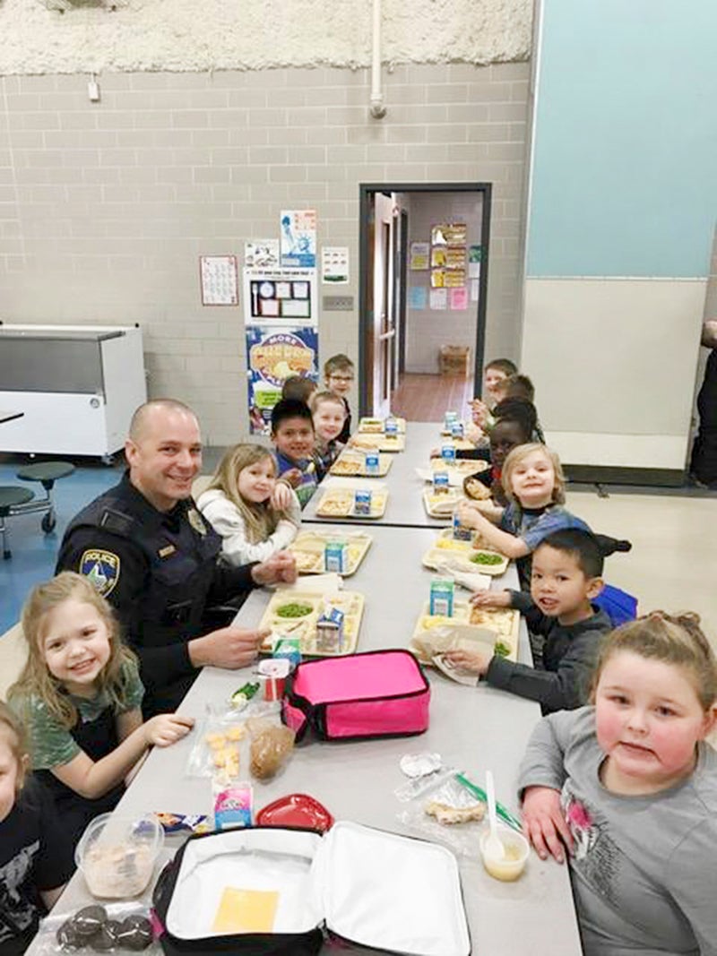 Enjoying lunch with a cop - Albert Lea Tribune | Albert Lea Tribune