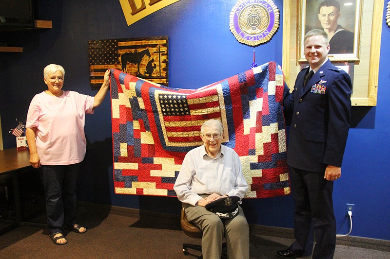 World War II, Korean War vet awarded Quilt of Valor - Albert Lea ...